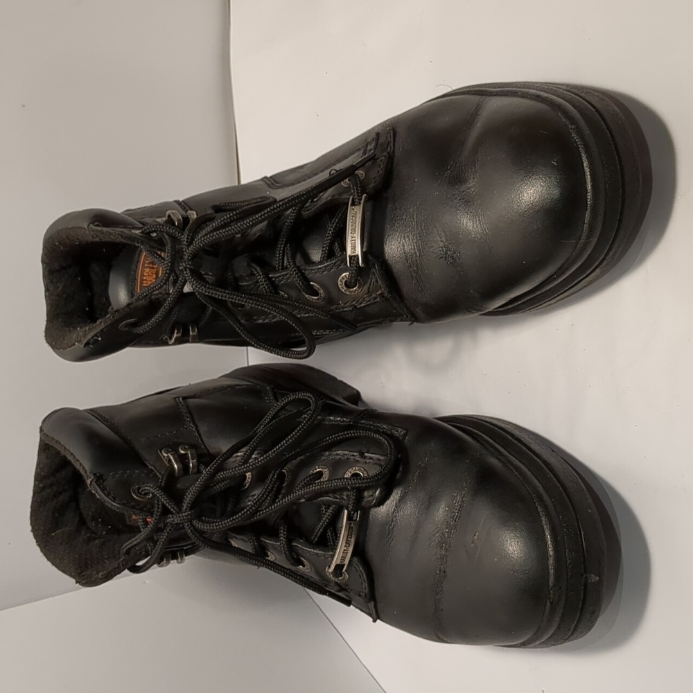 Harley Davidson uni sex boots. Black leather Size 8 1/2. Oil resist. Very good.